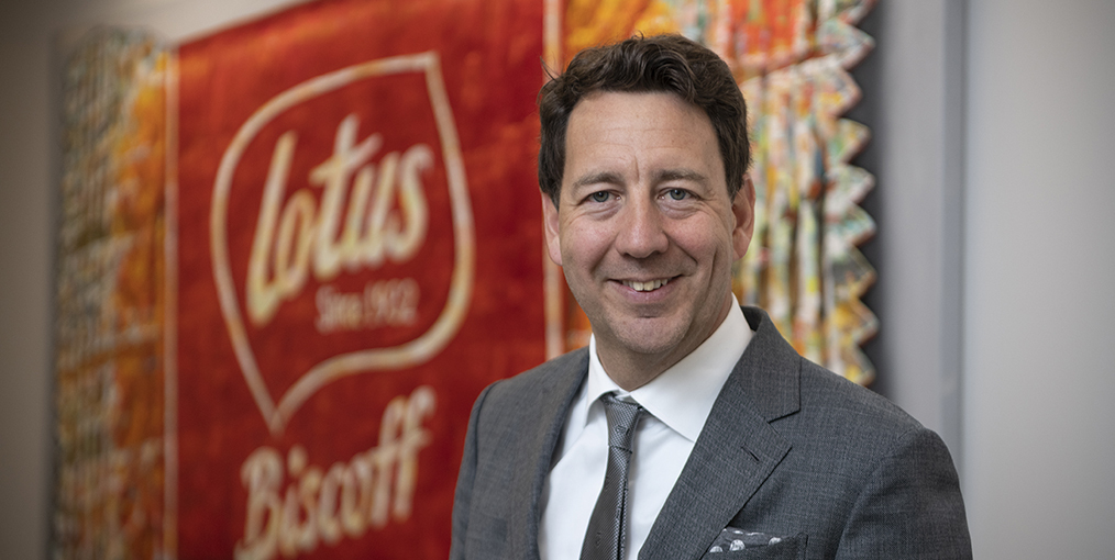 Jan Boone ist Enkel des Gründers in dritter Generation und seit 2011 CEO der Lotus Bakeries Group. Er begann seine Karriere in der Audit-Abteilung von PwC und kam nach weiterer Berufserfahrung im Mai 2005 als General Manager und Direktor zu Lotus Bakeries. Jan Boone ist Mitglied des Verwaltungsrats des FC Brügge und war zudem Vorsitzender des Verwaltungsrats der Animal Care Group (2017 - 2024).