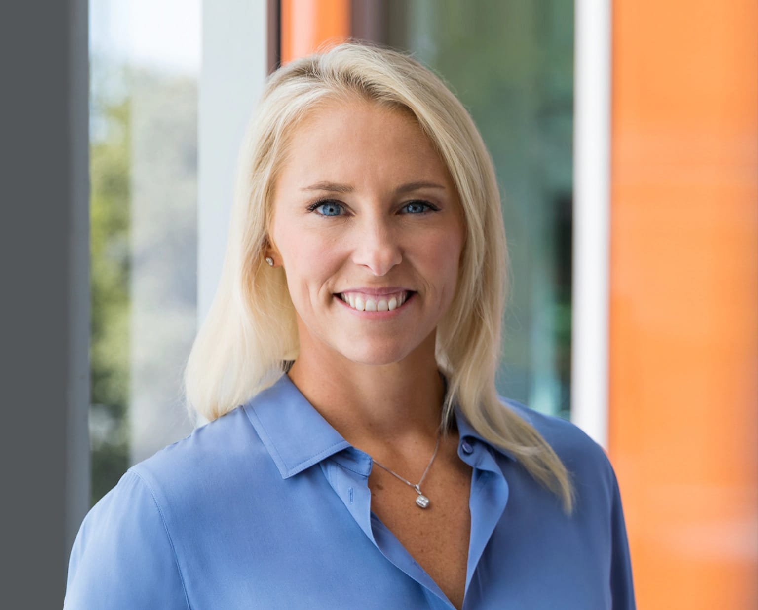 Kristin Peck ist seit 2020 CEO von Zoetis und war zuvor als Chief Operating Officer und Chief HR Officer im Unternehmen tätig. Sie bringt über 20 Jahre Führungserfahrung in der Gesundheits- und Tiermedizinbranche mit, u. a. bei Pfizer und im Private Equity-Bereich. Peck überzeugt durch eine klare Vision, unternehmerische Weitsicht und einen starken Fokus auf Innovation, der Zoetis zum Vorreiter im globalen Tiergesundheitsmarkt macht.